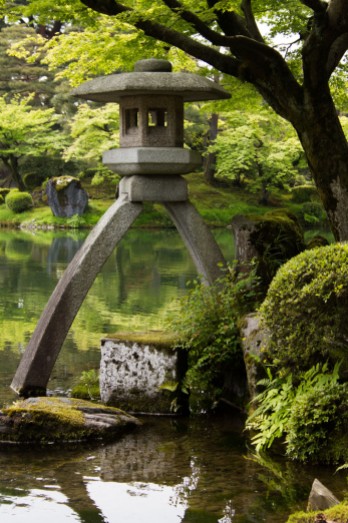 Kanazawa jardin Kenrokuen - Lanterne Kotojitoro